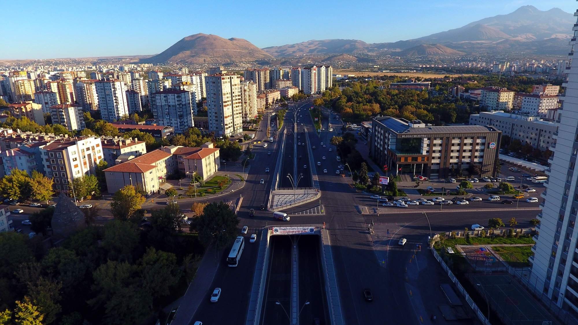 Ulaşım yatırımları bir bir tamamlanıyor