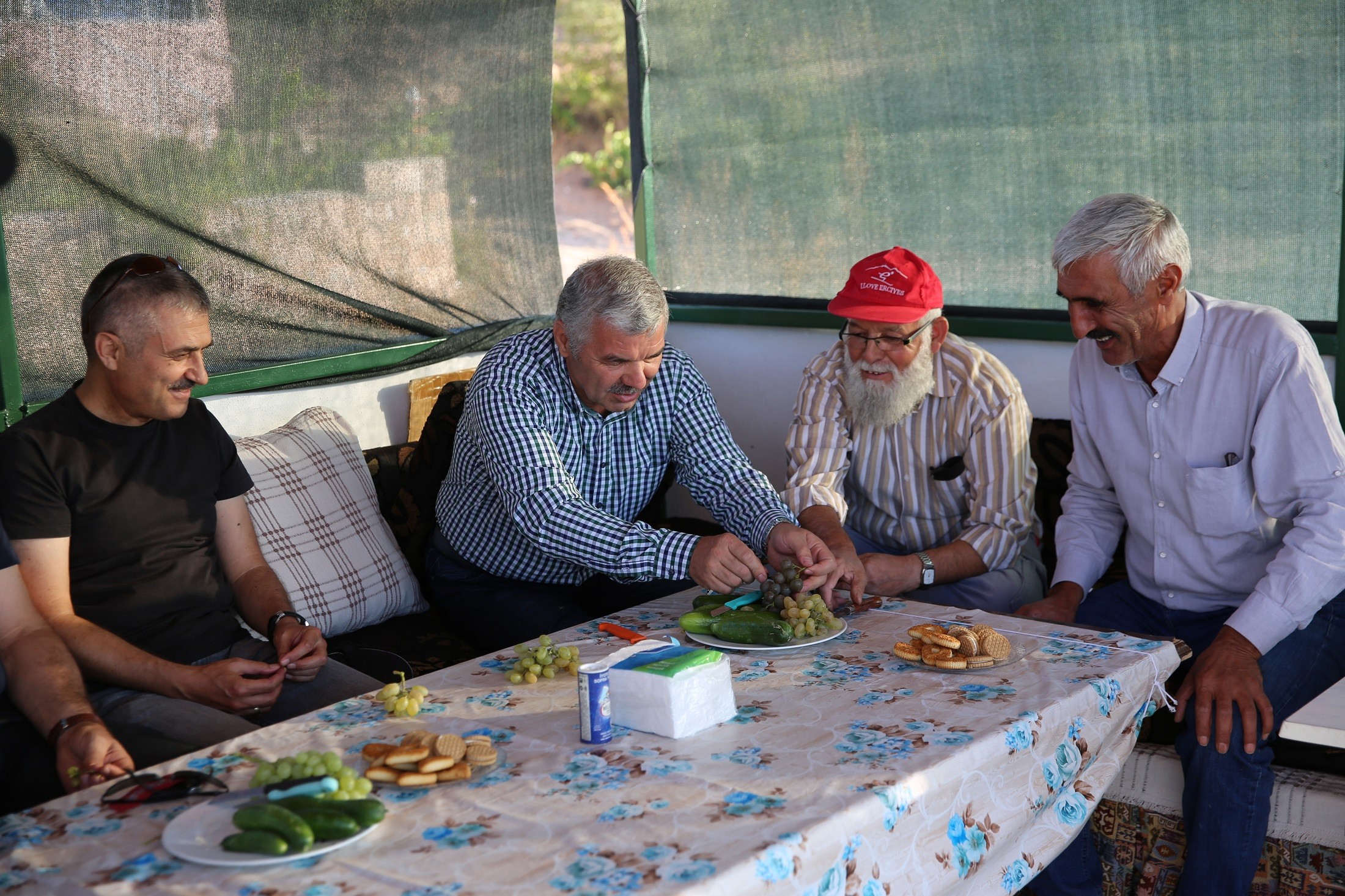 Başkan Çelik, Taşhanlı vatandaşa misafir oldu