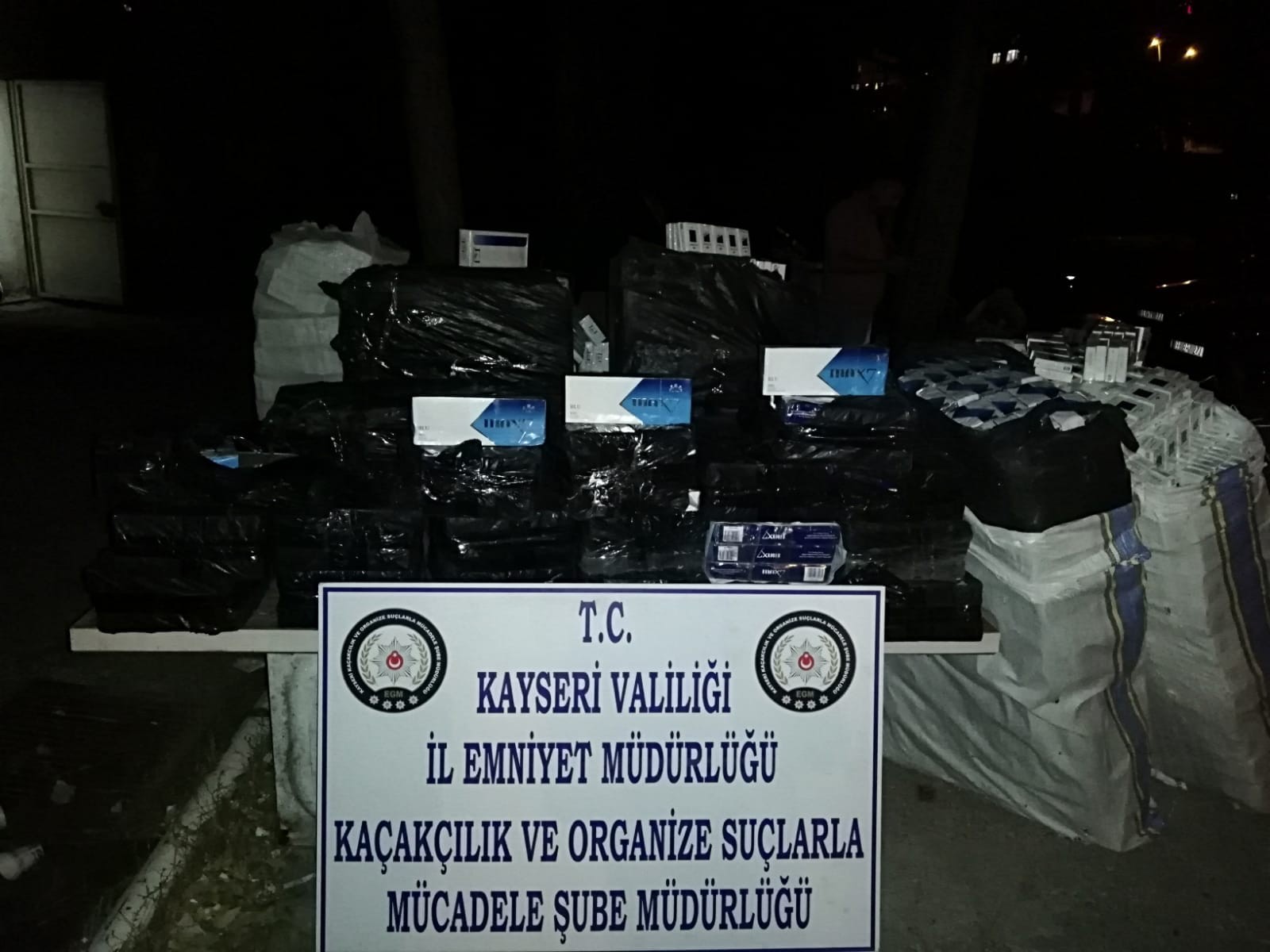 PKK/KCK terör örgütünün propagandasını yapan şahıs 20 bin paket kaçak sigara ile yakalandı