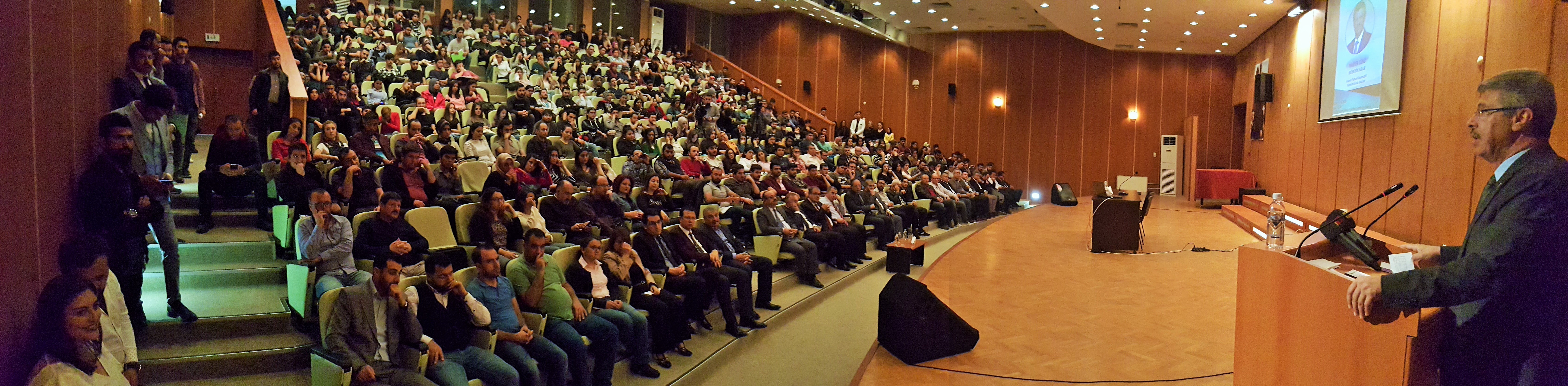 Başkan Akay; ERÜ Seyrani Ziraat Fakültesi Kariyer Günlerinde