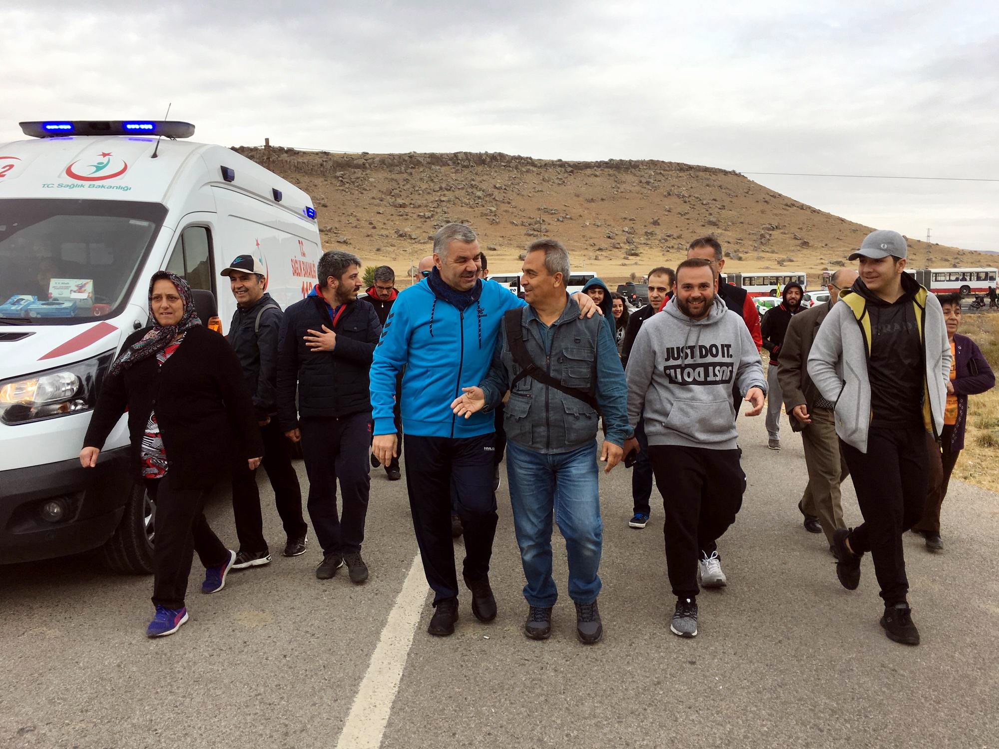 Doğa yürüyüşünde 120 bin pullu sazan balığı suyla buluşturuldu