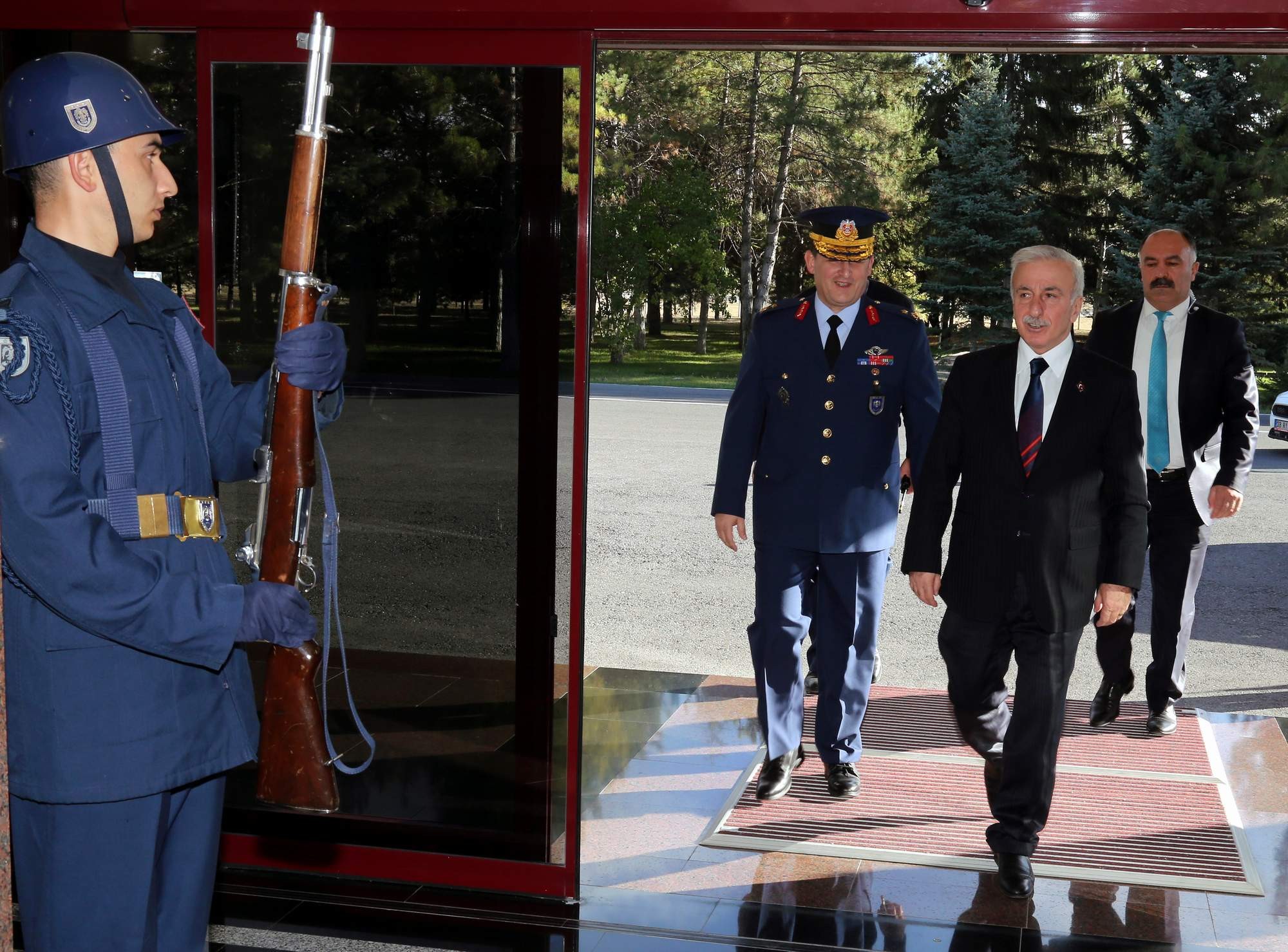 Vali Kamçı’dan Veda Ziyaretleri