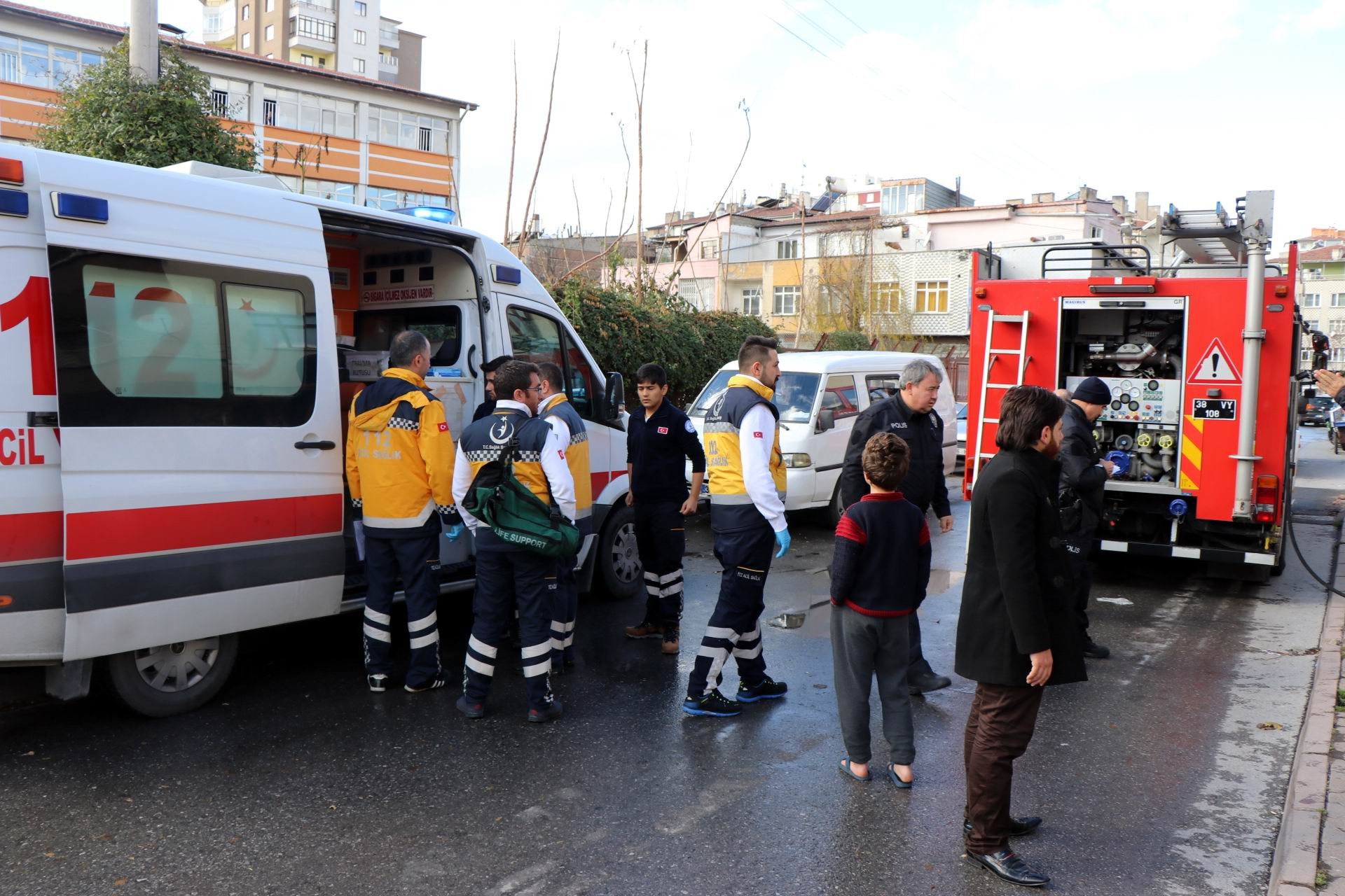 Prizde unutulan elektrikli battaniye evi yaktı