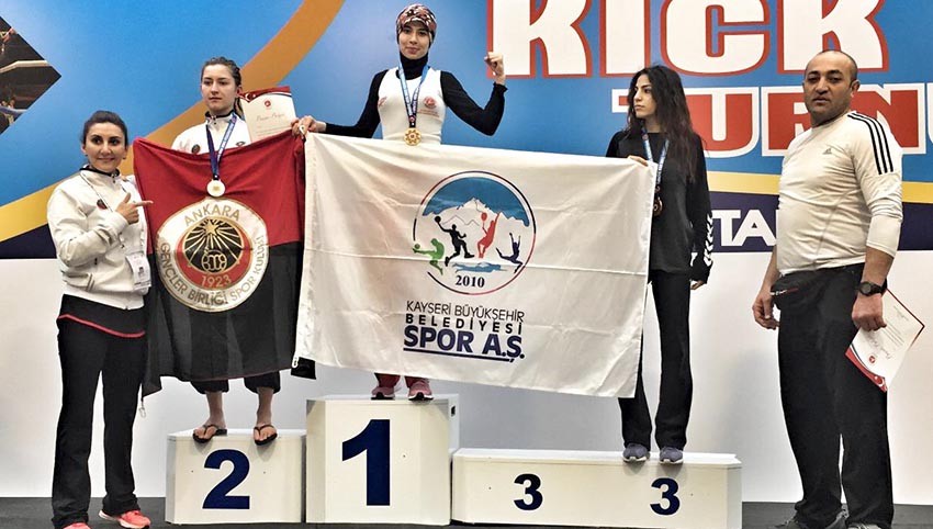 Türkiye Kickboks Turnuvası’nda Kayserili sporcular madalyaları topladı