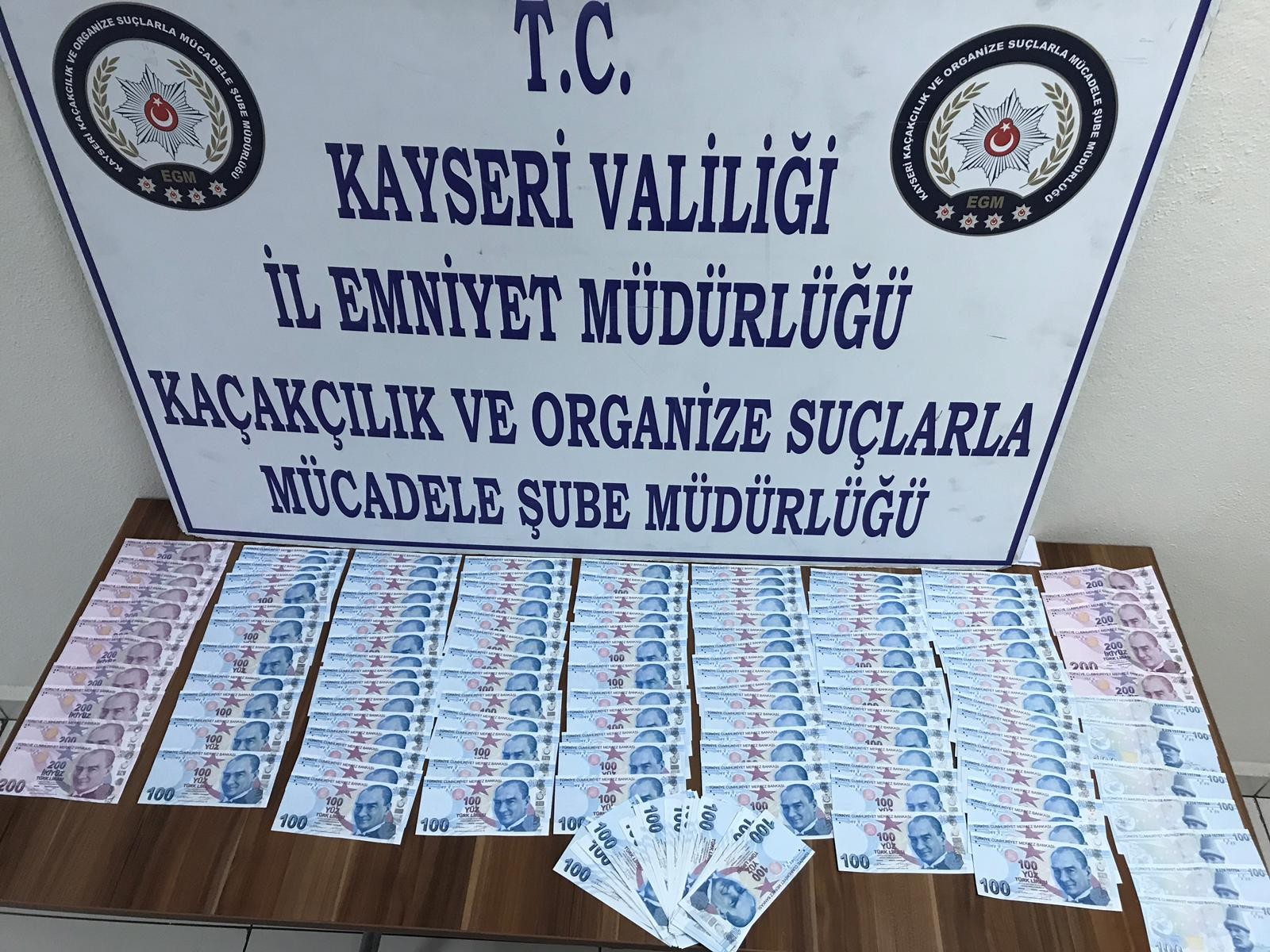 Sahte para ticareti yapan şahıslar suçüstü yakalandı