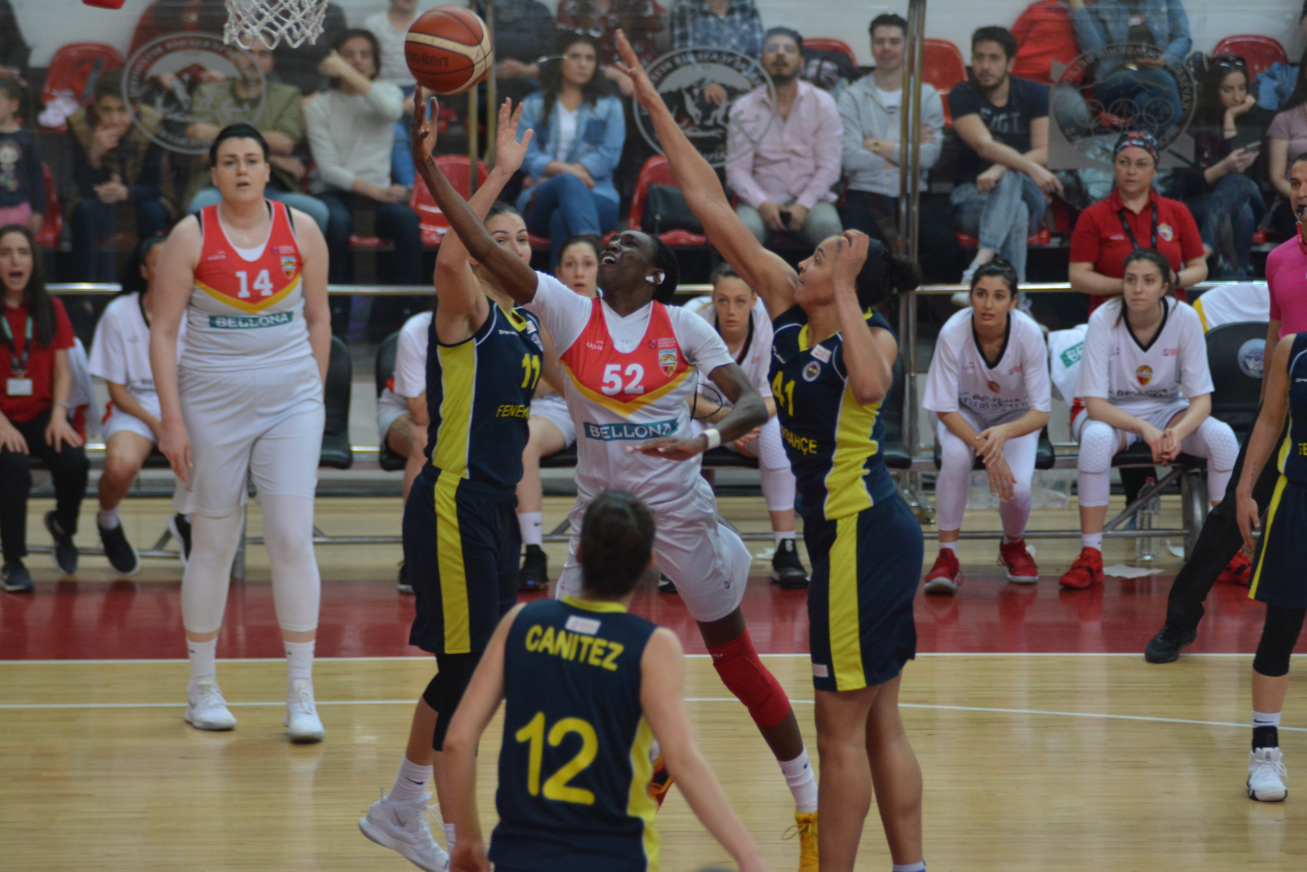 BELLONA KAYSERİ BASKETBOL FENER’E DİRENEMEDİ: 76-58