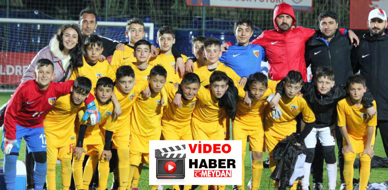 KAYSERİSPOR U12 MEŞALELERLE KARŞILANDI