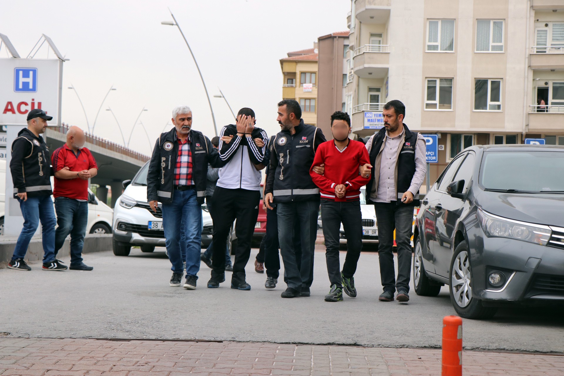 Sahte içki operasyonunda şüpheliler adliyeye sevk edildi