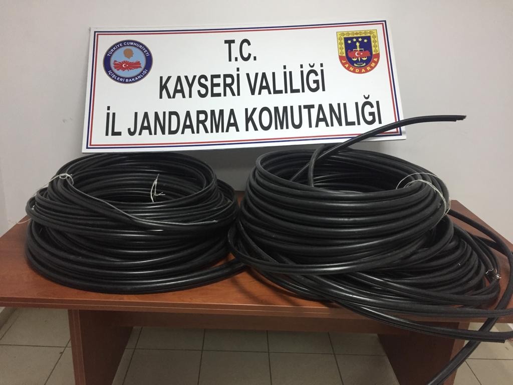 Haberleşme kablolarını kesen 3 kişi yakalandı