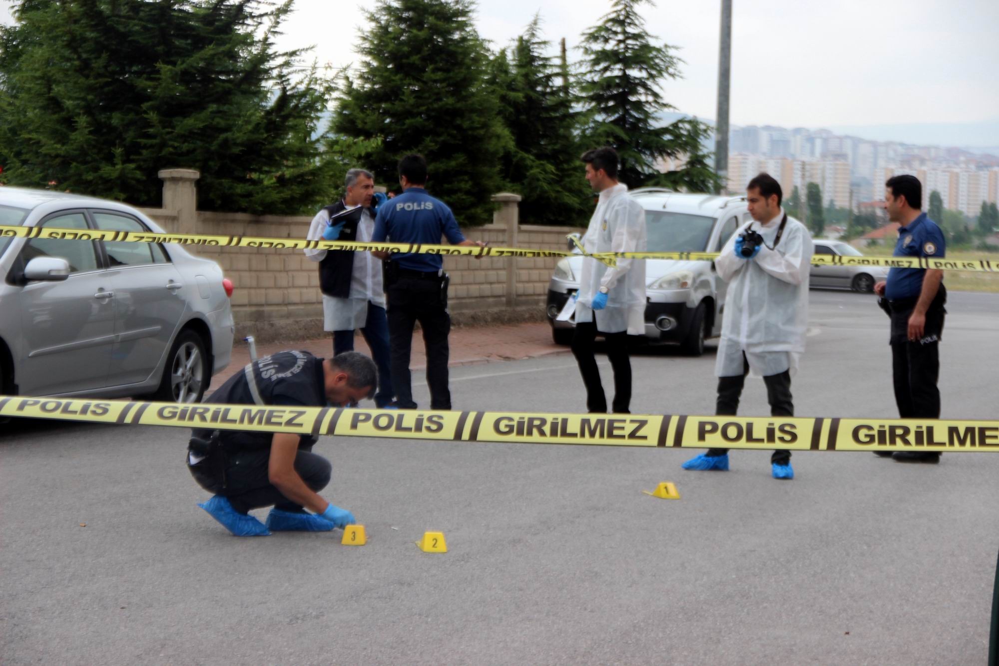 Tabanca ile vurulan galerici ağır yaralandı