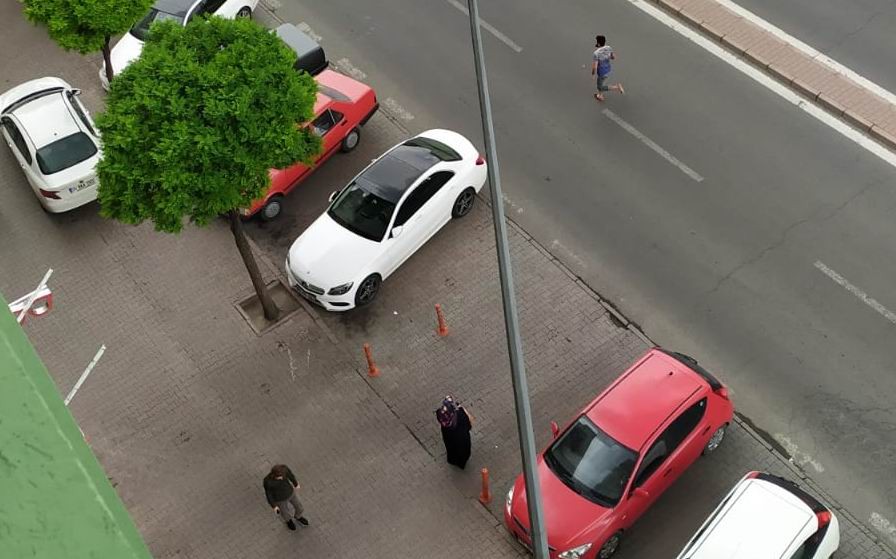 Jandarmadan kaçmaya çalışan zanlı vatandaşların da yardımı ile yakalandı