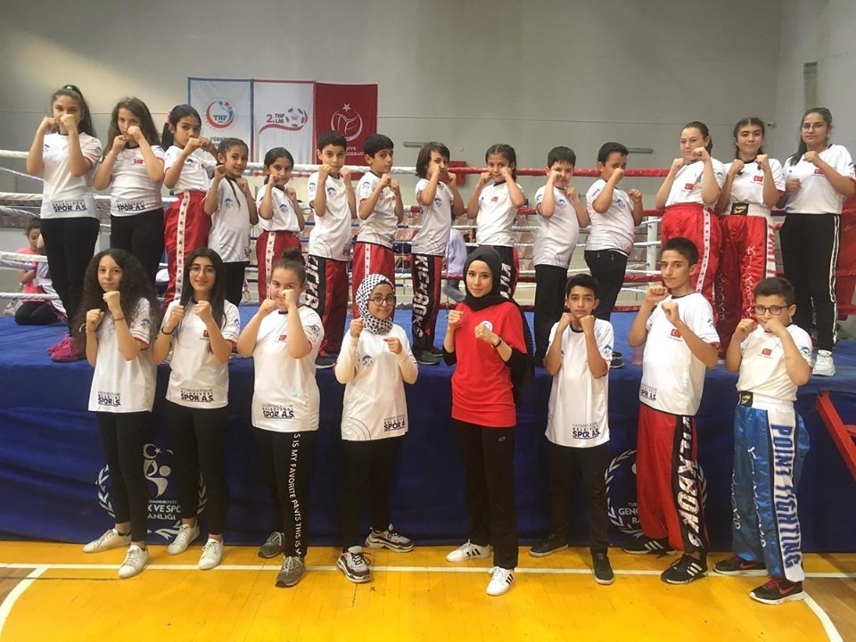 Kick Boks şampiyonasında 28 sporcu madalya aldı