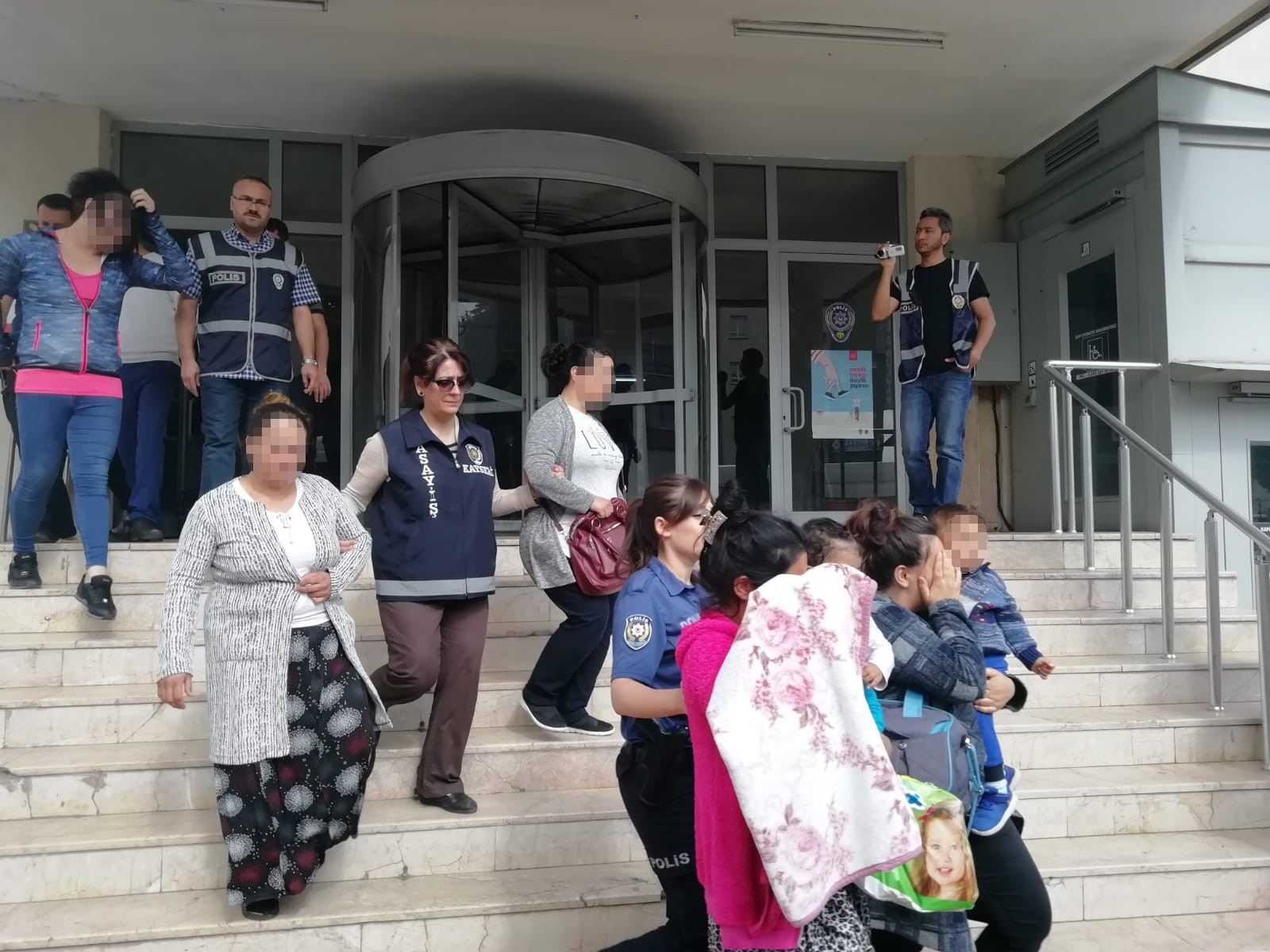 Kayseri polisinden şafak operasyonu