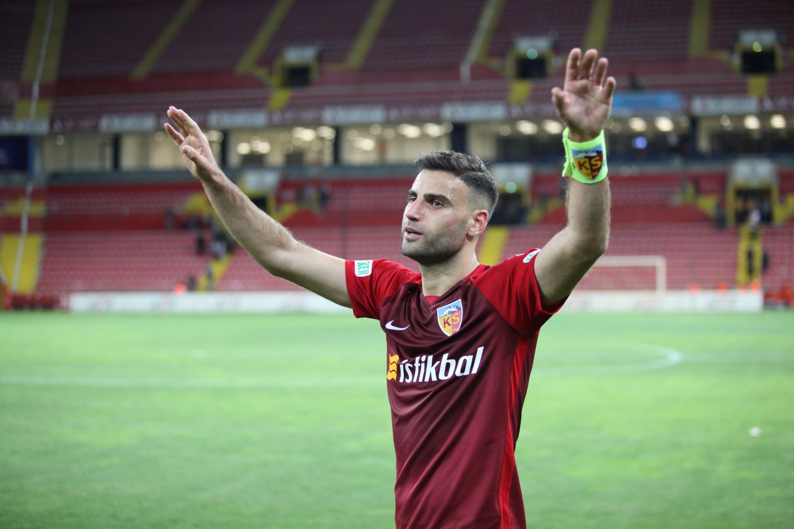 Kayserispor kaptanına taraftardan teşekkür