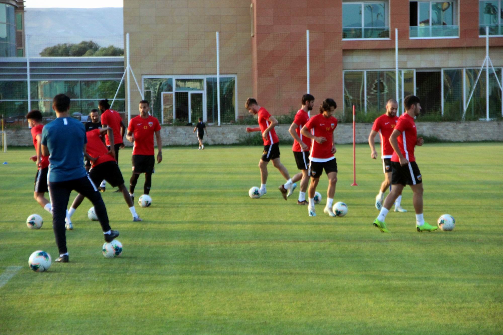 İM Kayserispor Hazırlıklarını Sürdürüyor