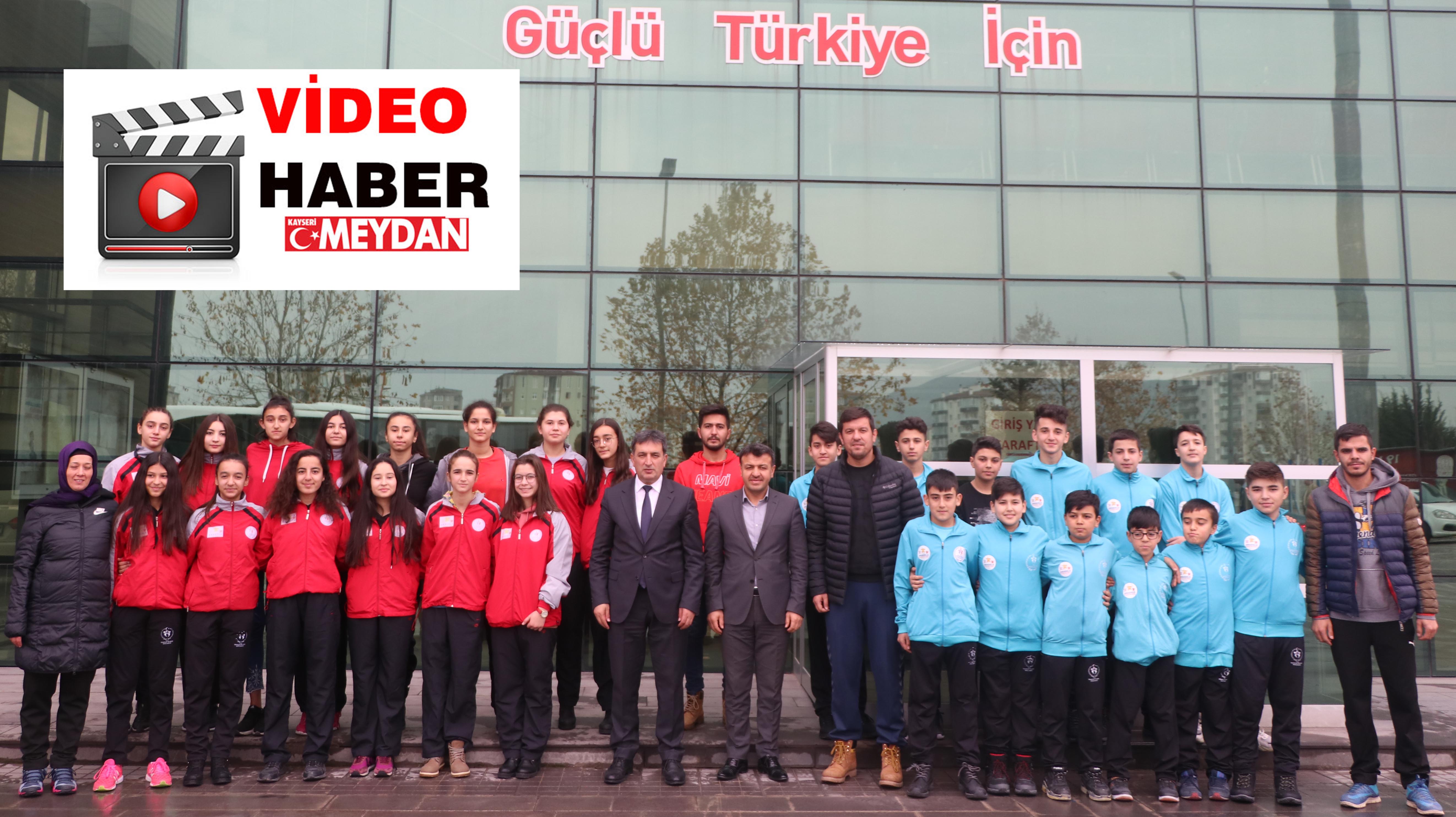 ESKİCİ VOLEYBOLCULARI UĞURLADI