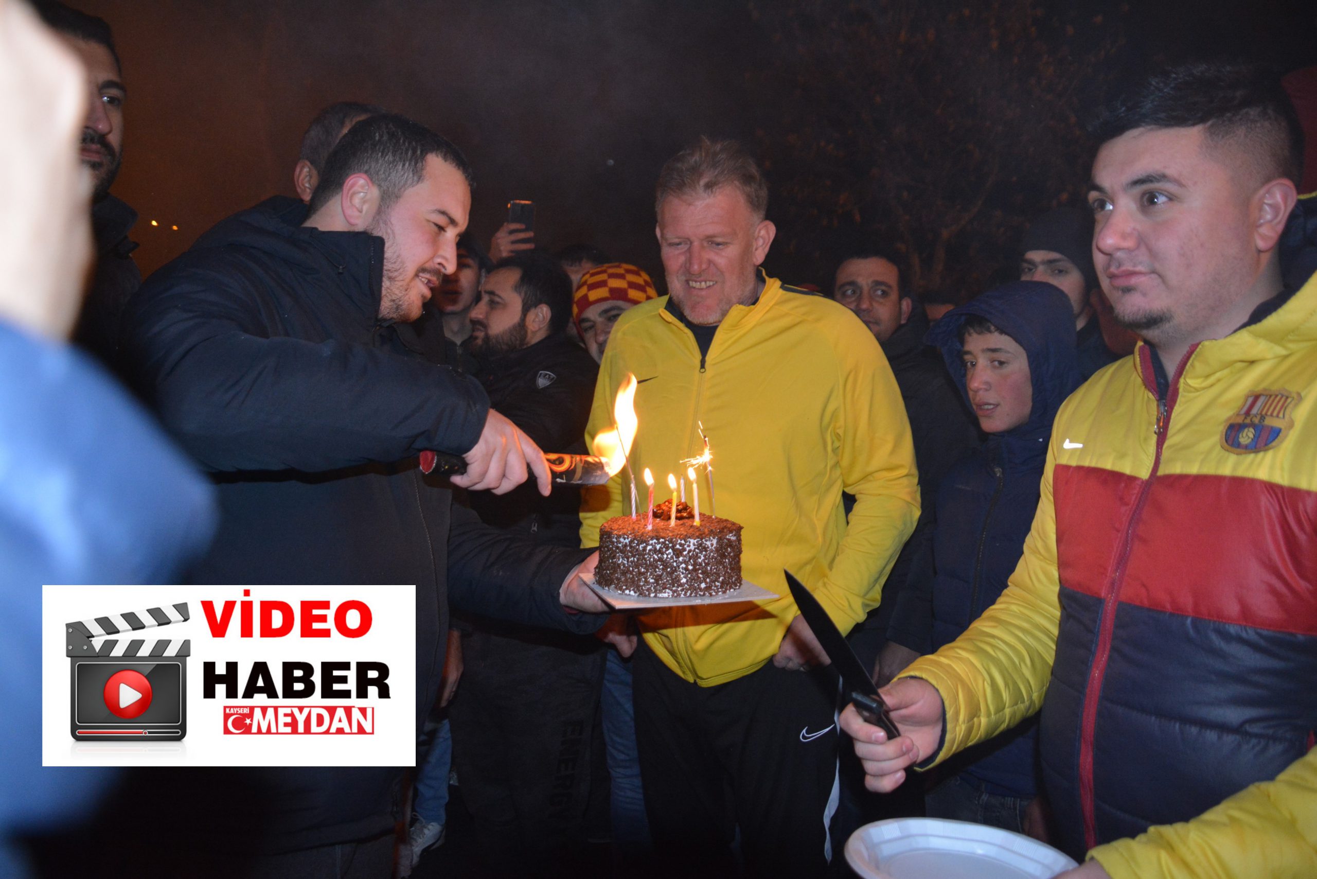 PROSİNECKİ’YE MEŞALE VE PASTALI KARŞILAMA