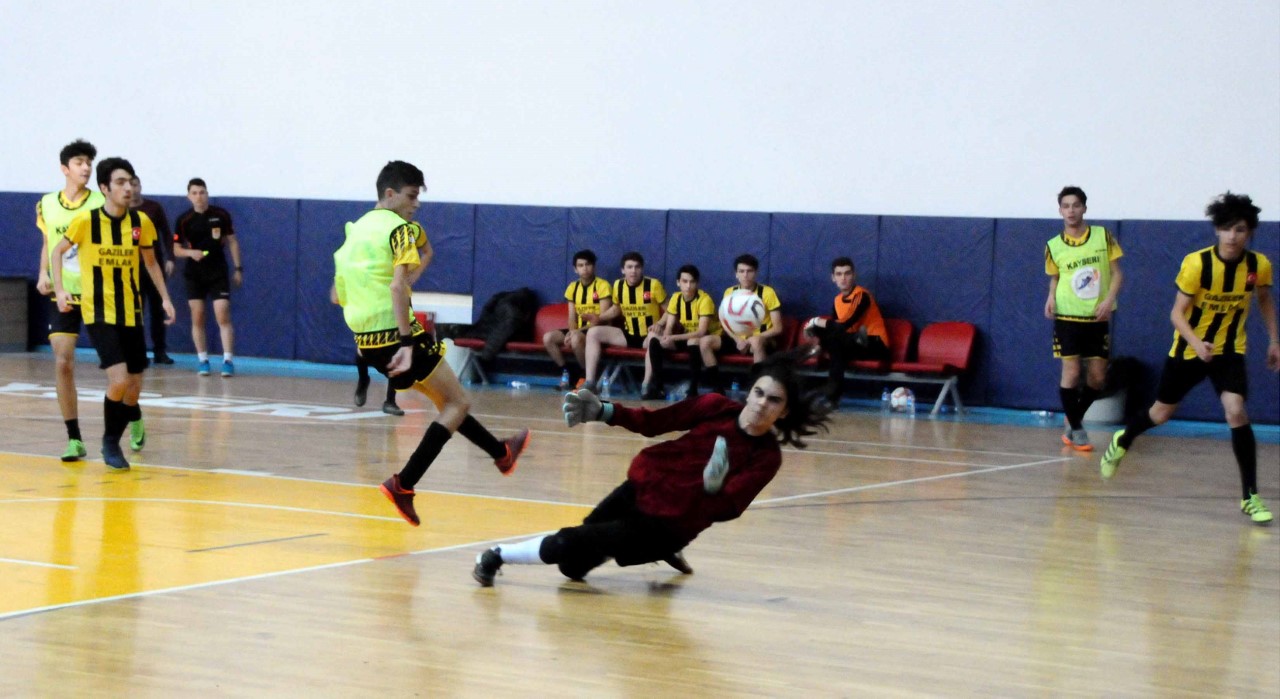 FUTSAL GENÇ ERKEKLERDE HEYECAN DORUKTA