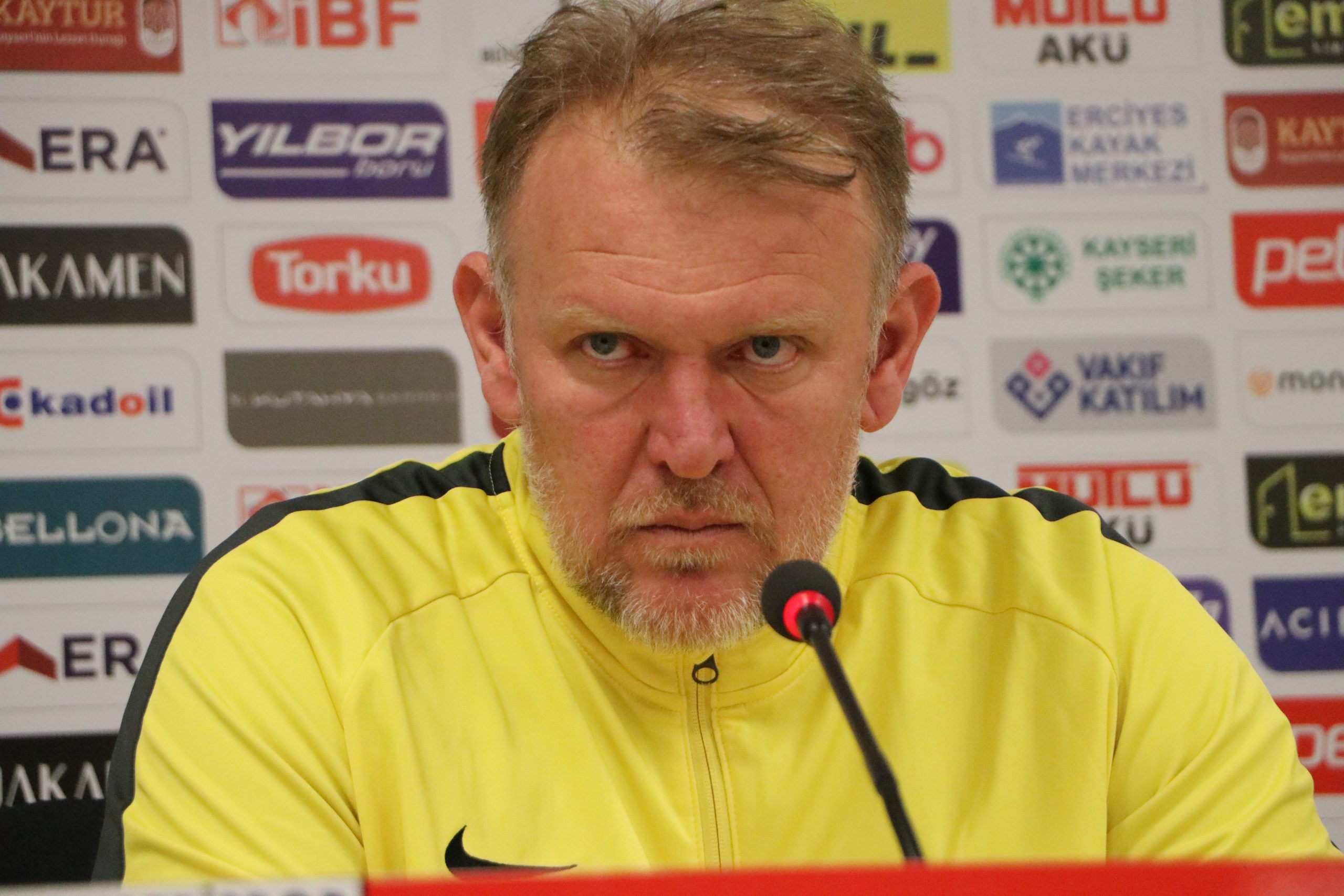 Prosinecki: “Bu 3 puanla ligde kalma adına iyi bir iş yaptık”