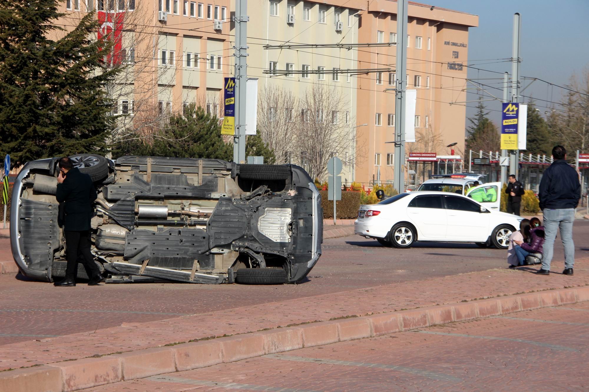 Otomobille çarpışan jeep takla attı: 1 yaralı