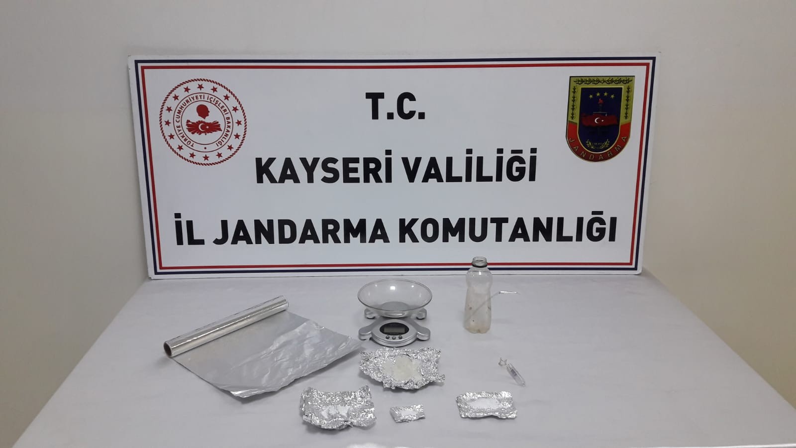 Jandarmadan 3 ilçede uyuşturucu operasyonu: 4 gözaltı