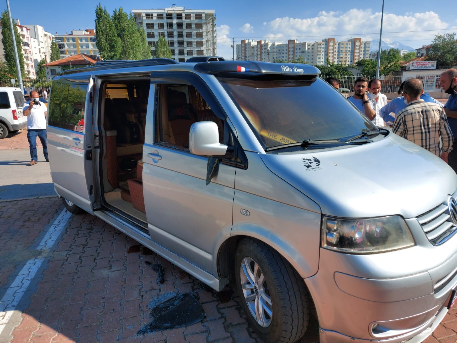 Araçta çıkan yangın maddi hasara neden oldu