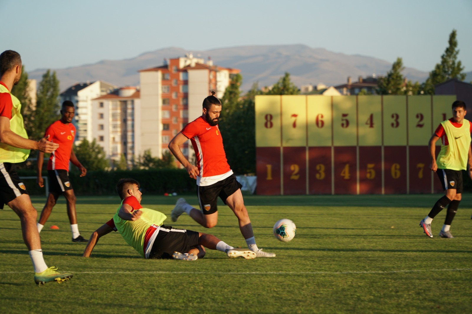 KAYSERİSPOR, TRABZONSPOR’U YENMEK İSTİYOR