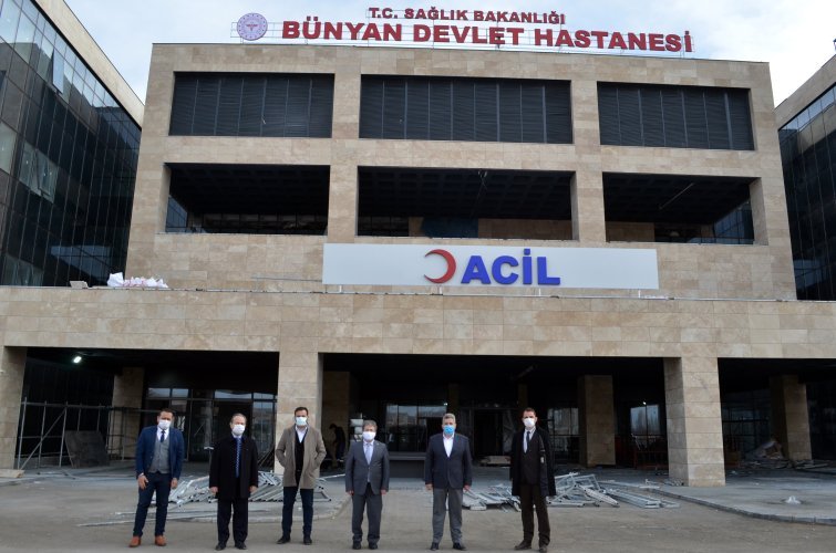 BAŞKAN ALTUN VE İL SAĞLIK MÜDÜRÜ BENLİ YENİ HASTANEDEKİ ÇALIŞMALARI İNCELEDİ