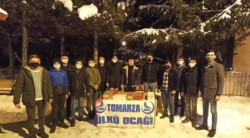 Tomarza Ülkü Ocakları’ndan kandil simidi ikramı