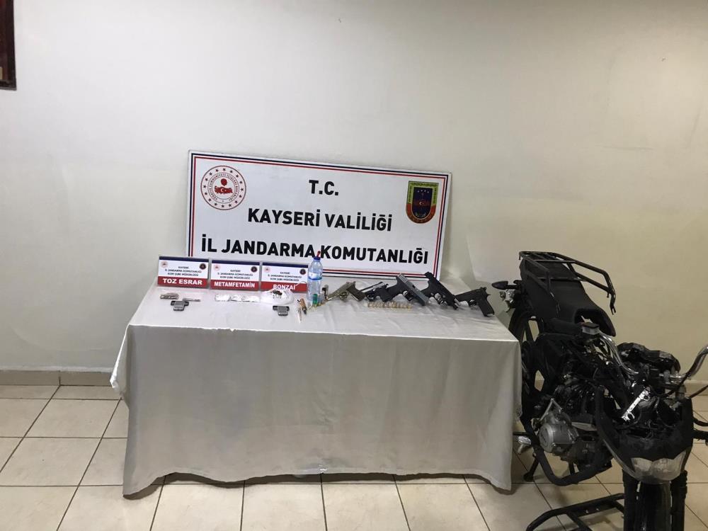 Jandarmadan uyuşturucu operasyonu: 5 gözaltı