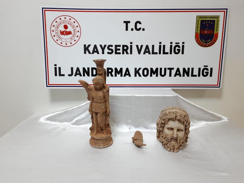 Tarihi eser kaçakçıları yakalandı