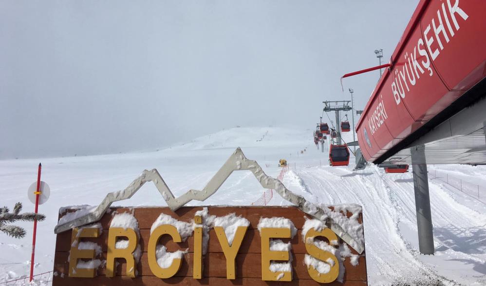 Erciyes’te kar kalınlığı yükseliyor