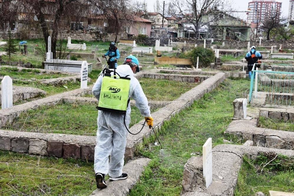 Kocasinan’da mezarlıklarda bakım çalışmaları