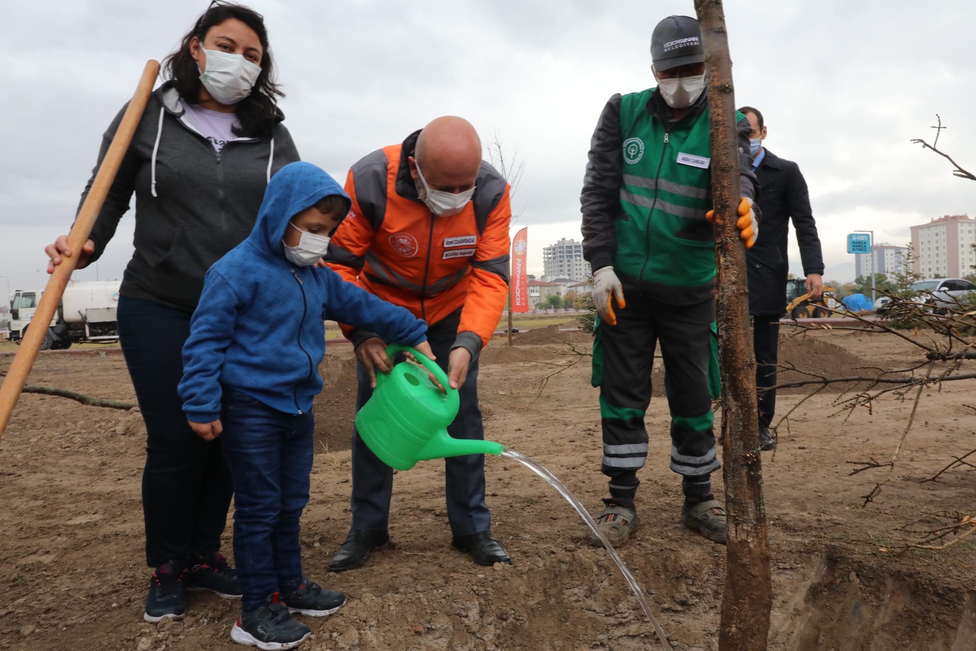 KOCASİNAN’DA BU YIL, 100 BİNDEN FAZLA AĞAÇ TOPRAKLA BULUŞTU