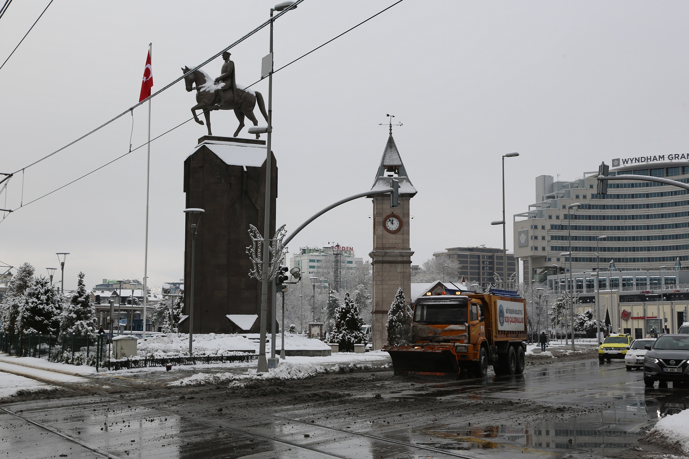 BÜYÜKŞEHİR, 640 MAHALLE YOLUNU ULAŞIMA AÇTI