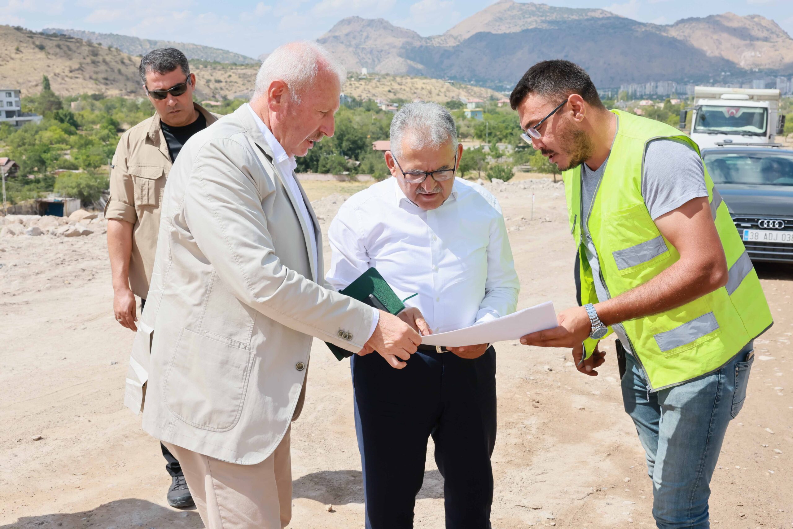 BÜYÜKŞEHİR’DEN ŞEHRİN DOĞUSU VE BATISI ARASINDA TRAFİĞİ RAHATLATACAK YOL ÇALIŞMASI