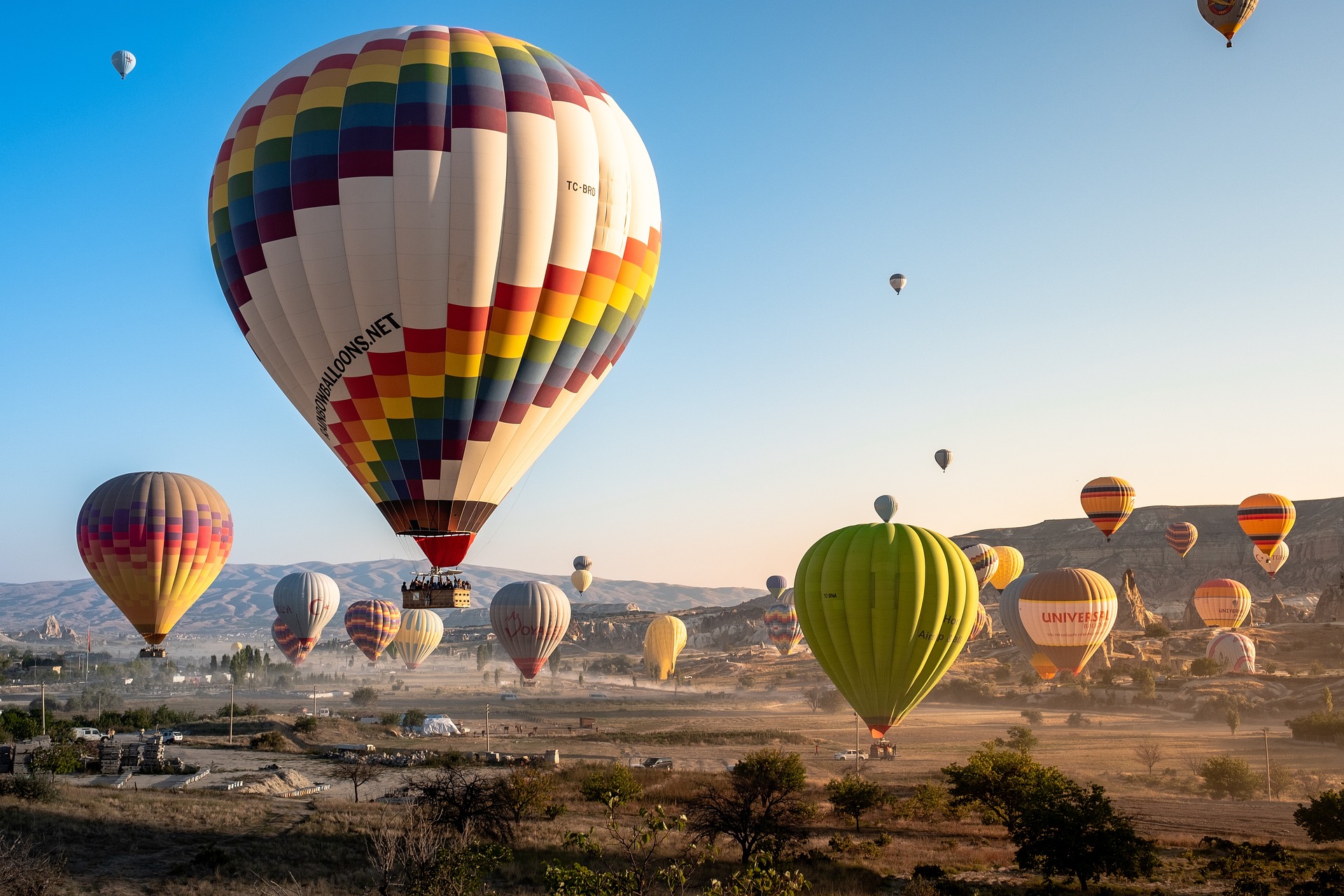 NEVŞEHİR’DE SICAK HAVA BALONU KAZASI : 2 ÖLÜ