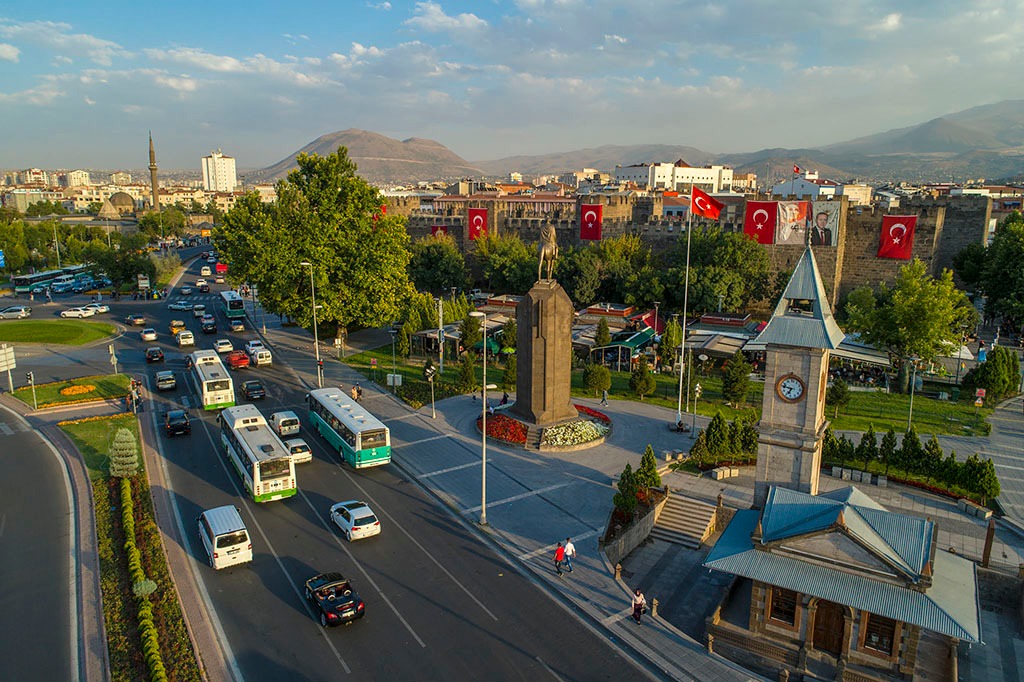 23 VE 29 EKİM SABAHLARI CUMHURİYET MEYDANI ULAŞIMA KAPATILACAK