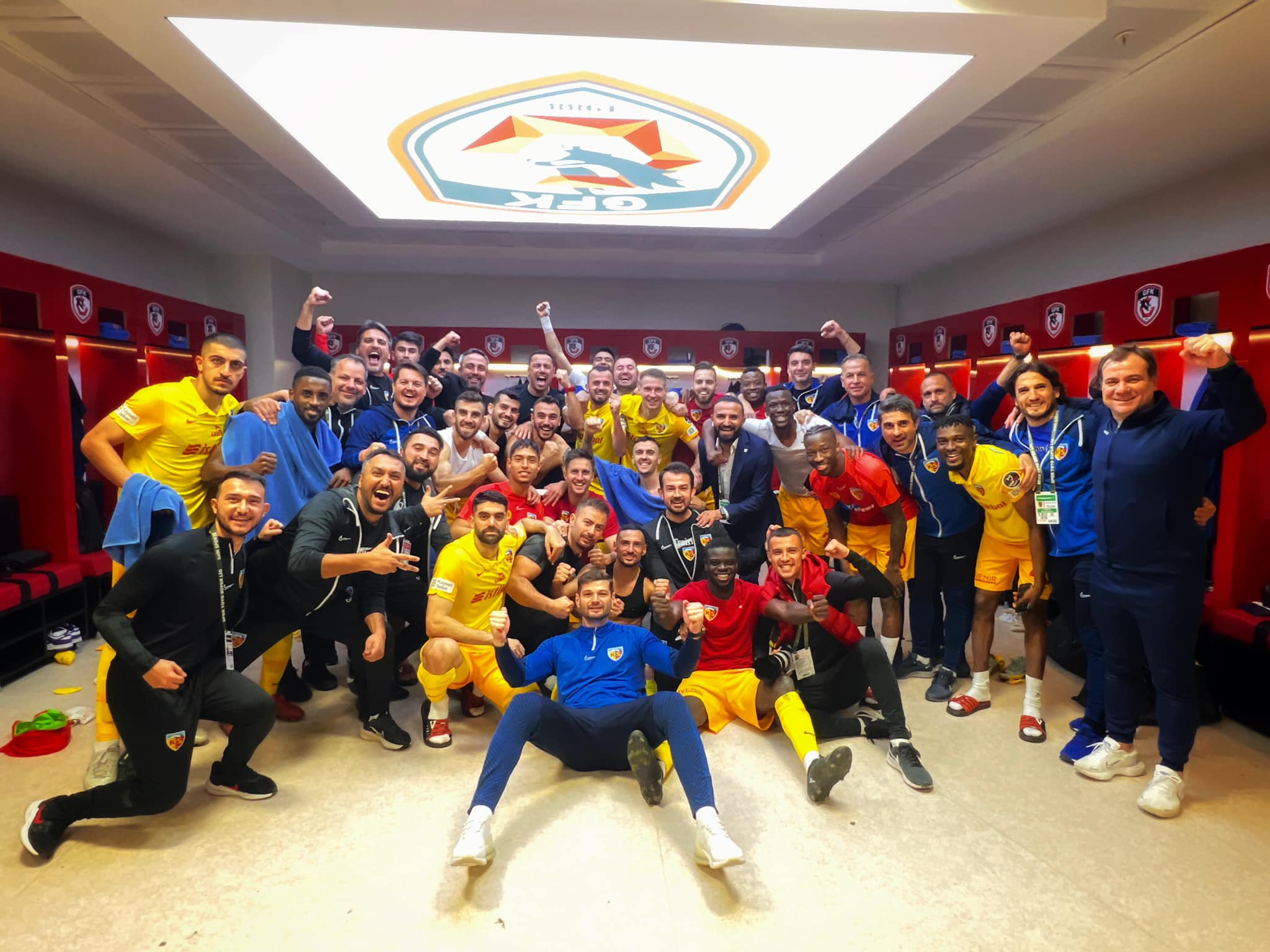 KAYSERİSPOR, İKİ KULVARDA DA ŞAŞIRTMAYA DEVAM EDİYOR