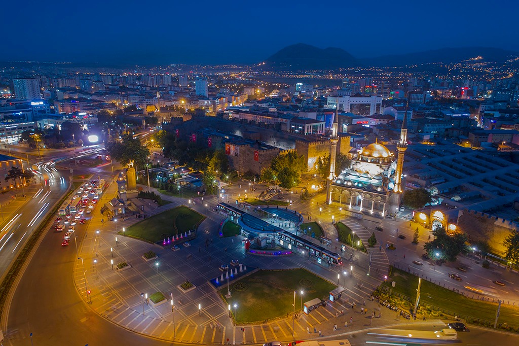 DÜZCE MERKEZLİ DEPREM KAYSERİ’DEN DE HİSSEDİLDİ