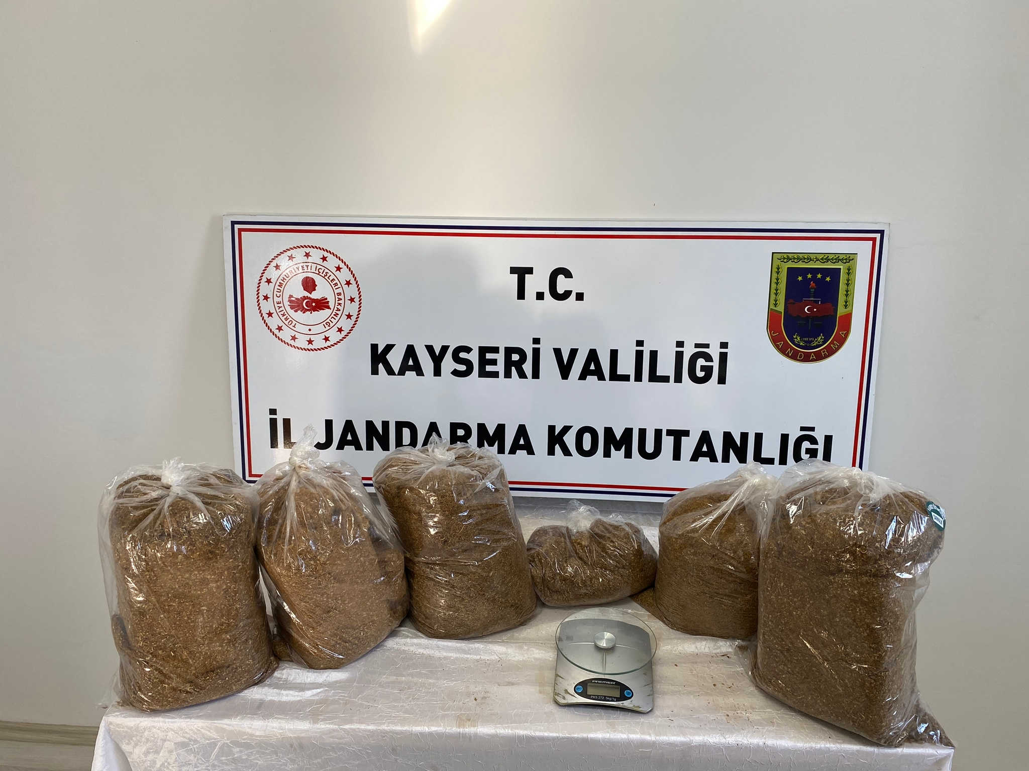 SATIŞA HAZIR 16 KİLO 600 GRAM KAÇAK TÜTÜN ELE GEÇİRİLDİ