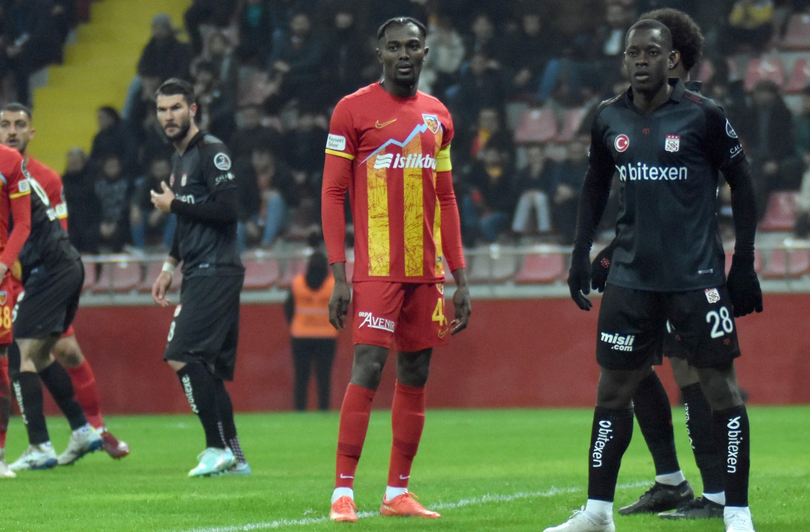 KAYSERİSPOR’DA BERNARD MENSAH SAKATLANDI