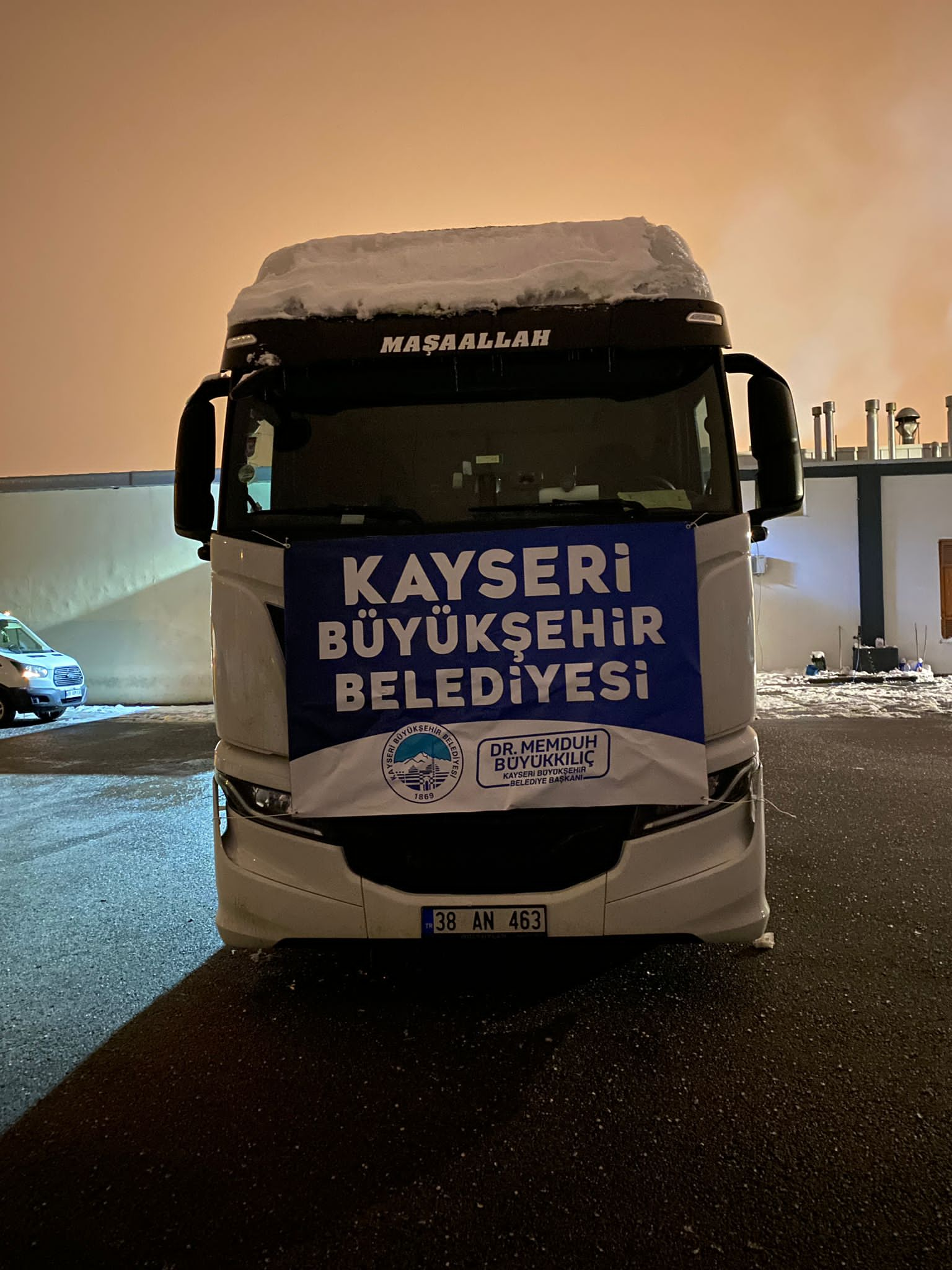 KAYSERİ’DEN DEPREM BÖLGESİNE 40 YARDIM TIRI GÖNDERİLDİ