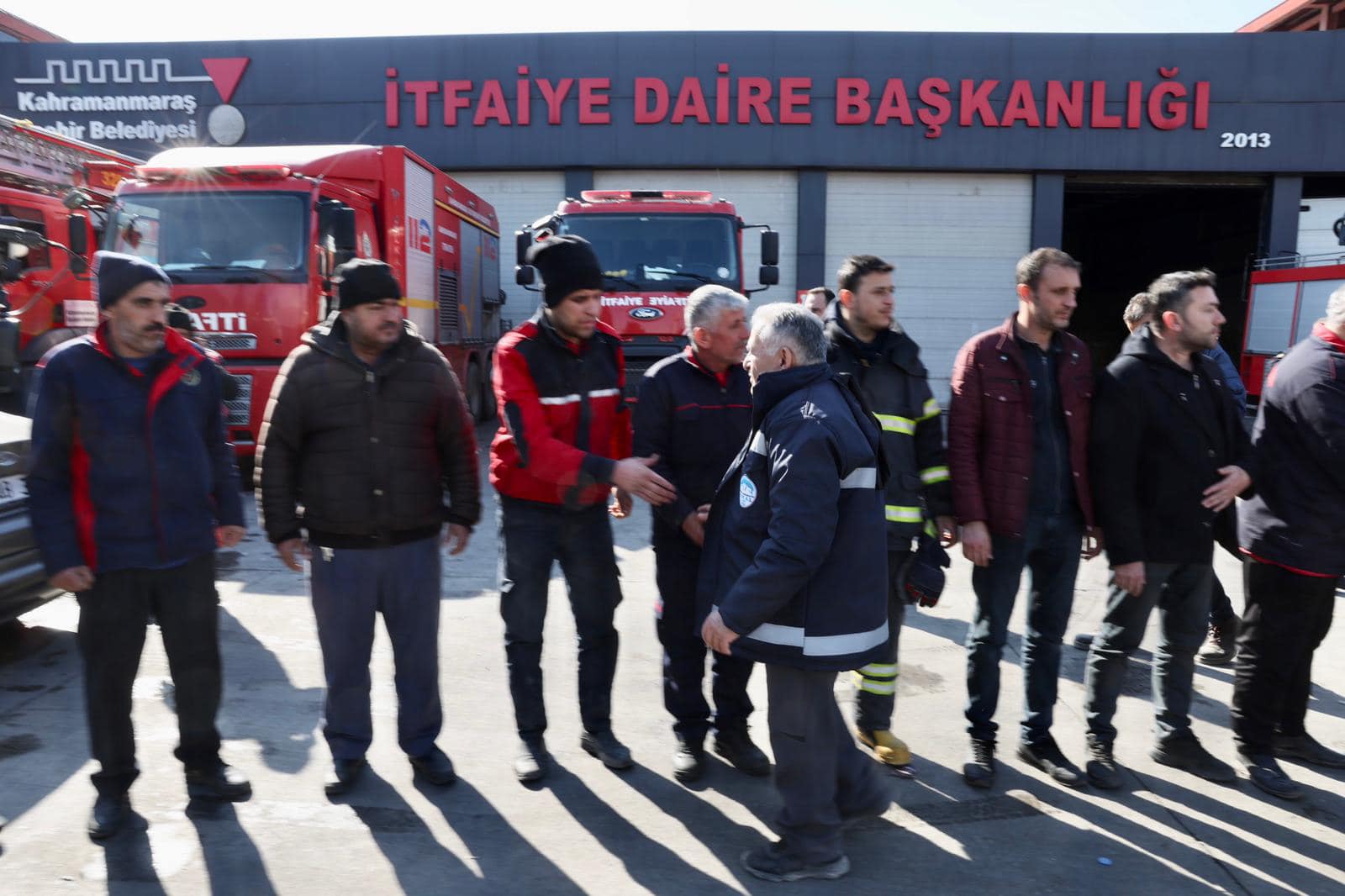 BÜYÜKKILIÇ, DEPREM BÖLGESİNDE İTFAİYE ERLERİNİ ZİYARET ETTİ