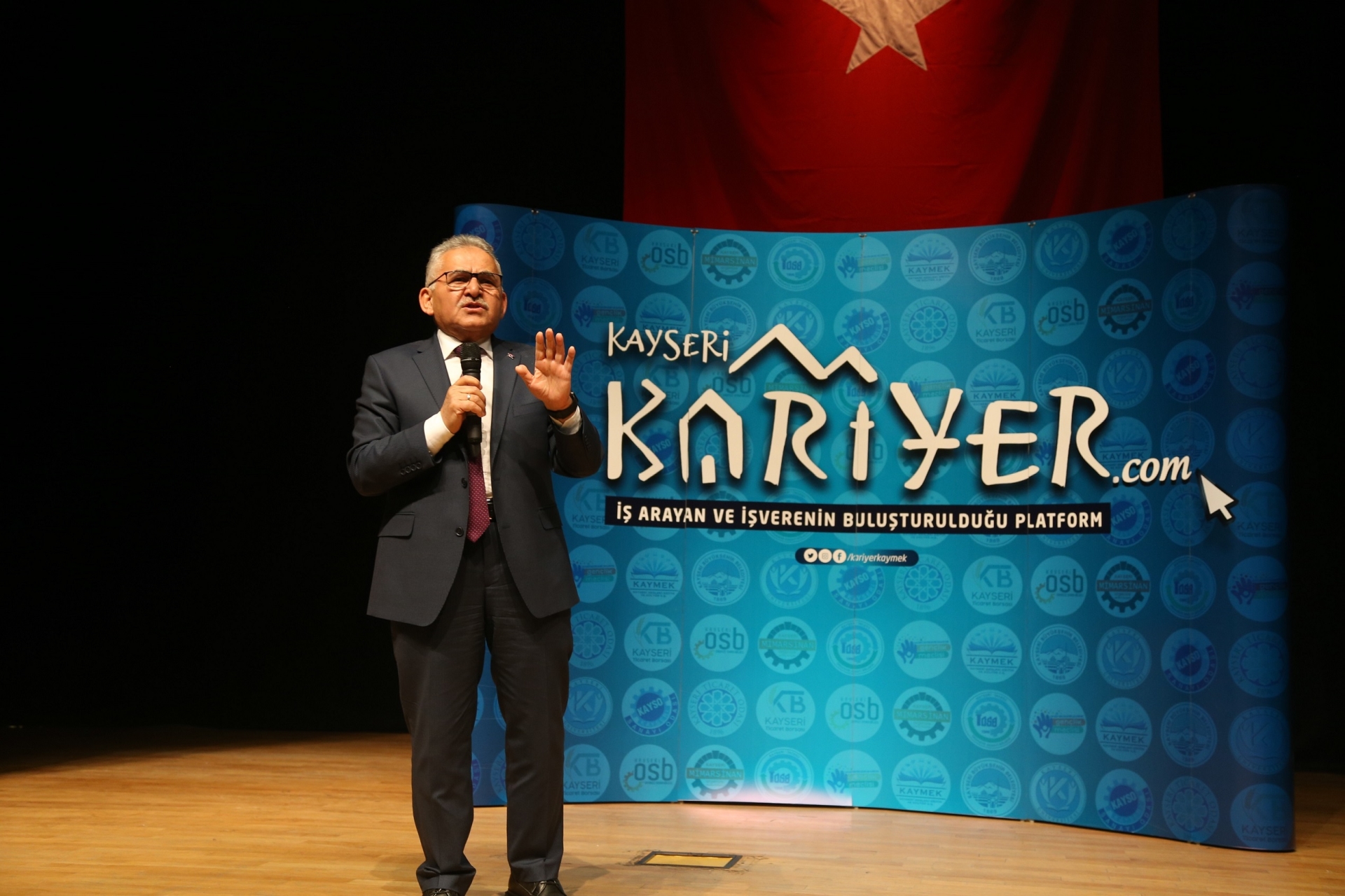 KAYSERİ KARİYER MERKEZİ, İŞ ARAYAN DEPREMZEDELERE ÇAĞRIDA BULUNDU