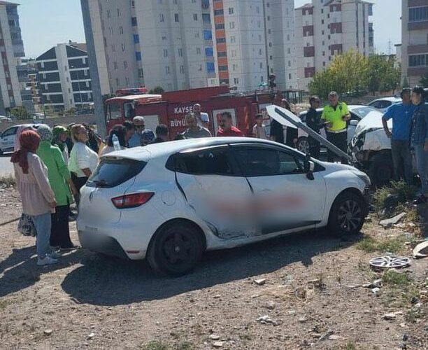 SÜRÜCÜ KURSU ARACI İLE OTOMOBİL ÇARPIŞTI: 1 YARALI