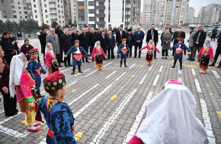 Mehmet Miraboğlu İlkokulu’nda Protokol Öğrencilerin Karne Heyecanına Ortak Oldu